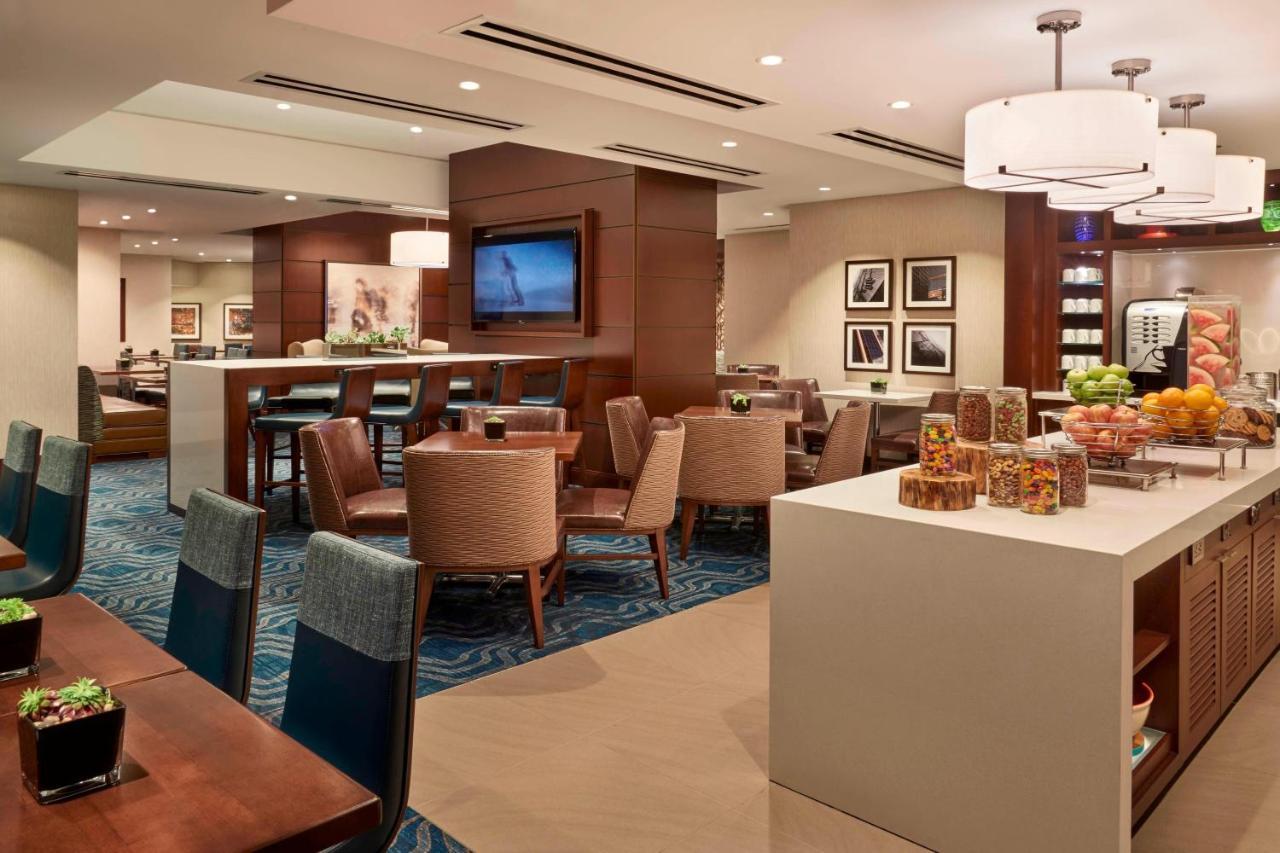 Готель Marriott Downtown At Cf Toronto Eaton Centre Екстер'єр фото