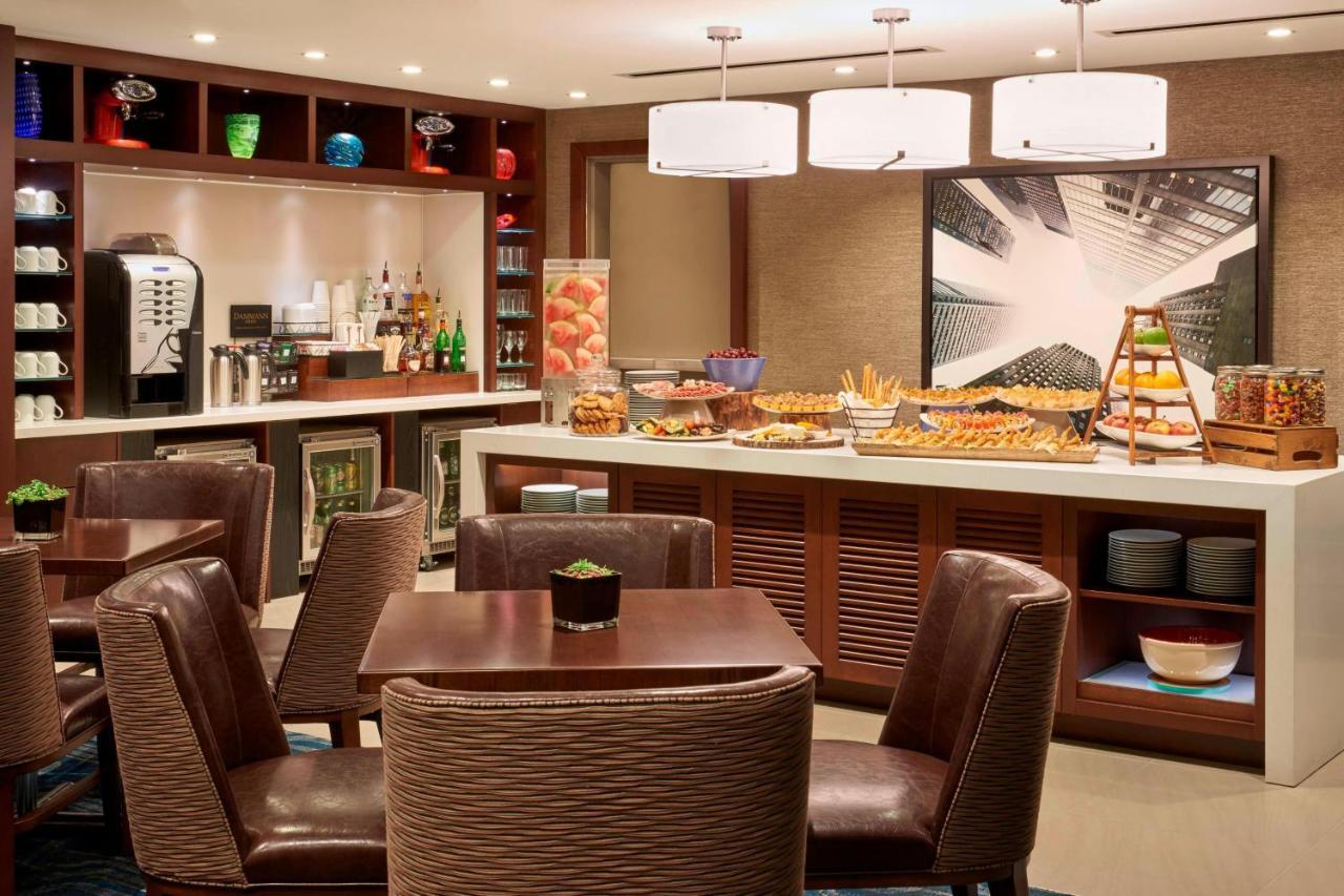 Готель Marriott Downtown At Cf Toronto Eaton Centre Екстер'єр фото