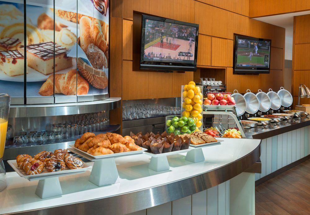 Готель Marriott Downtown At Cf Toronto Eaton Centre Екстер'єр фото