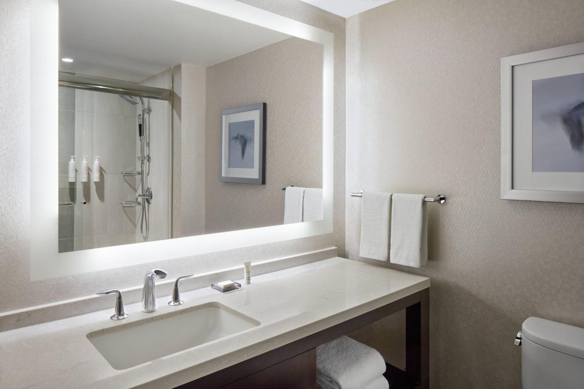 Готель Marriott Downtown At Cf Toronto Eaton Centre Екстер'єр фото