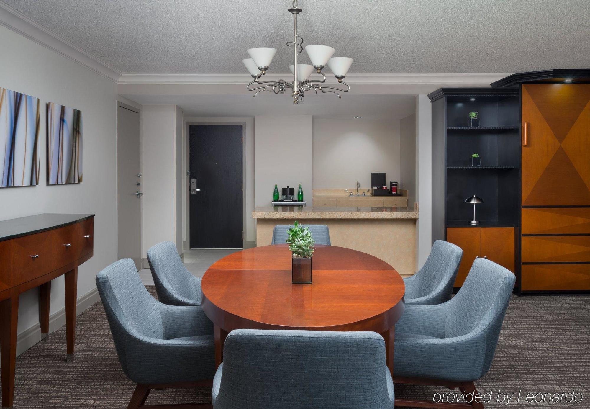 Готель Marriott Downtown At Cf Toronto Eaton Centre Екстер'єр фото