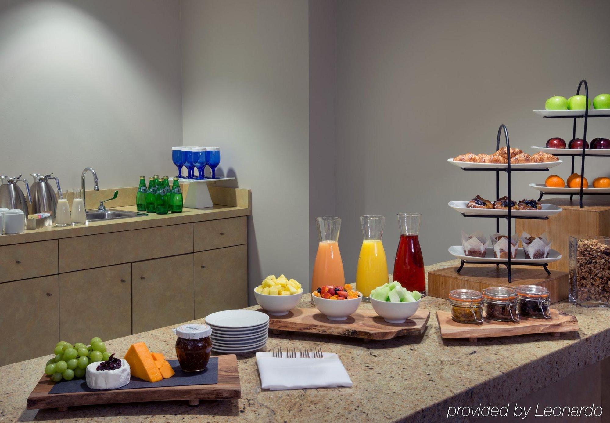 Готель Marriott Downtown At Cf Toronto Eaton Centre Екстер'єр фото