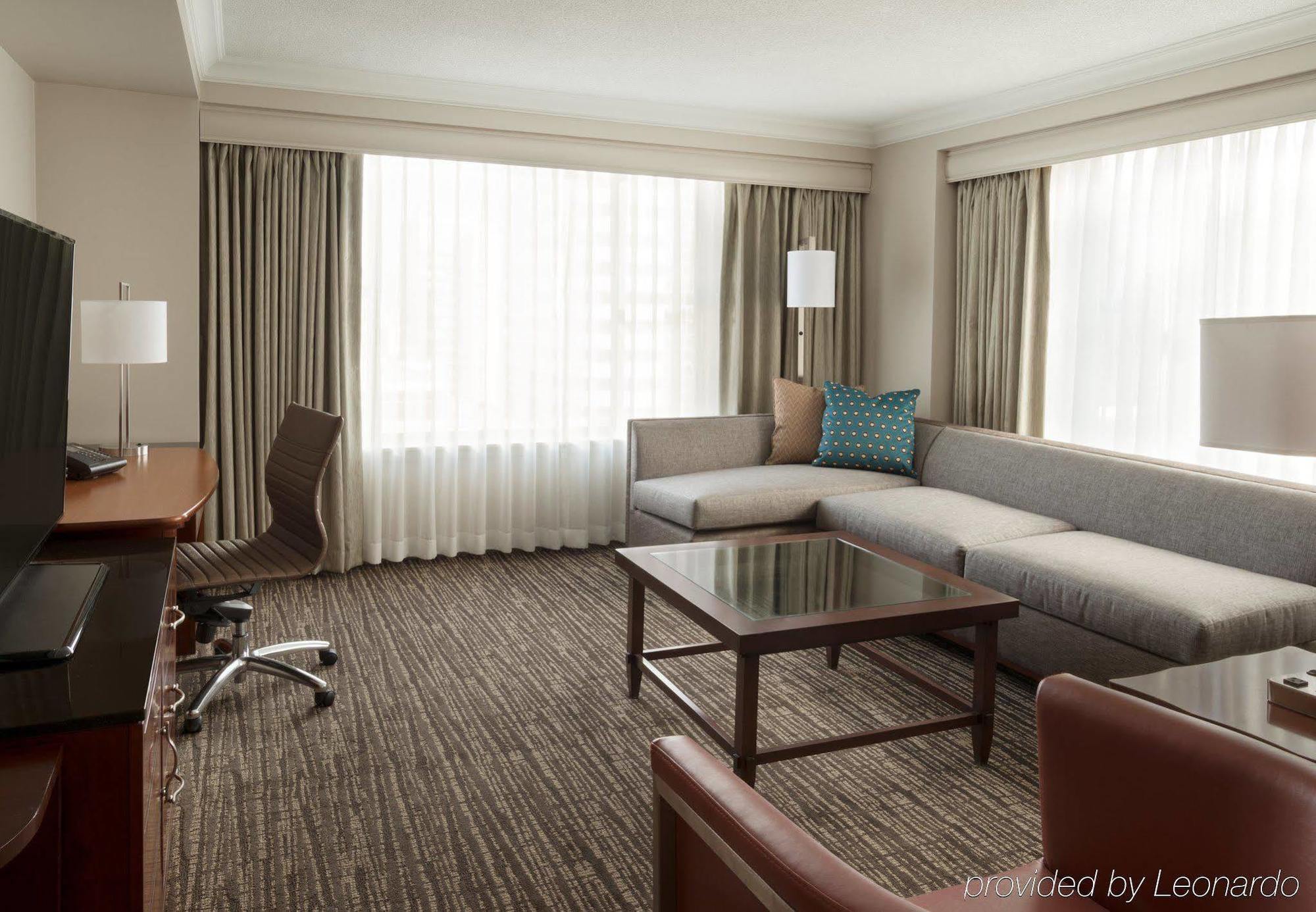 Готель Marriott Downtown At Cf Toronto Eaton Centre Екстер'єр фото