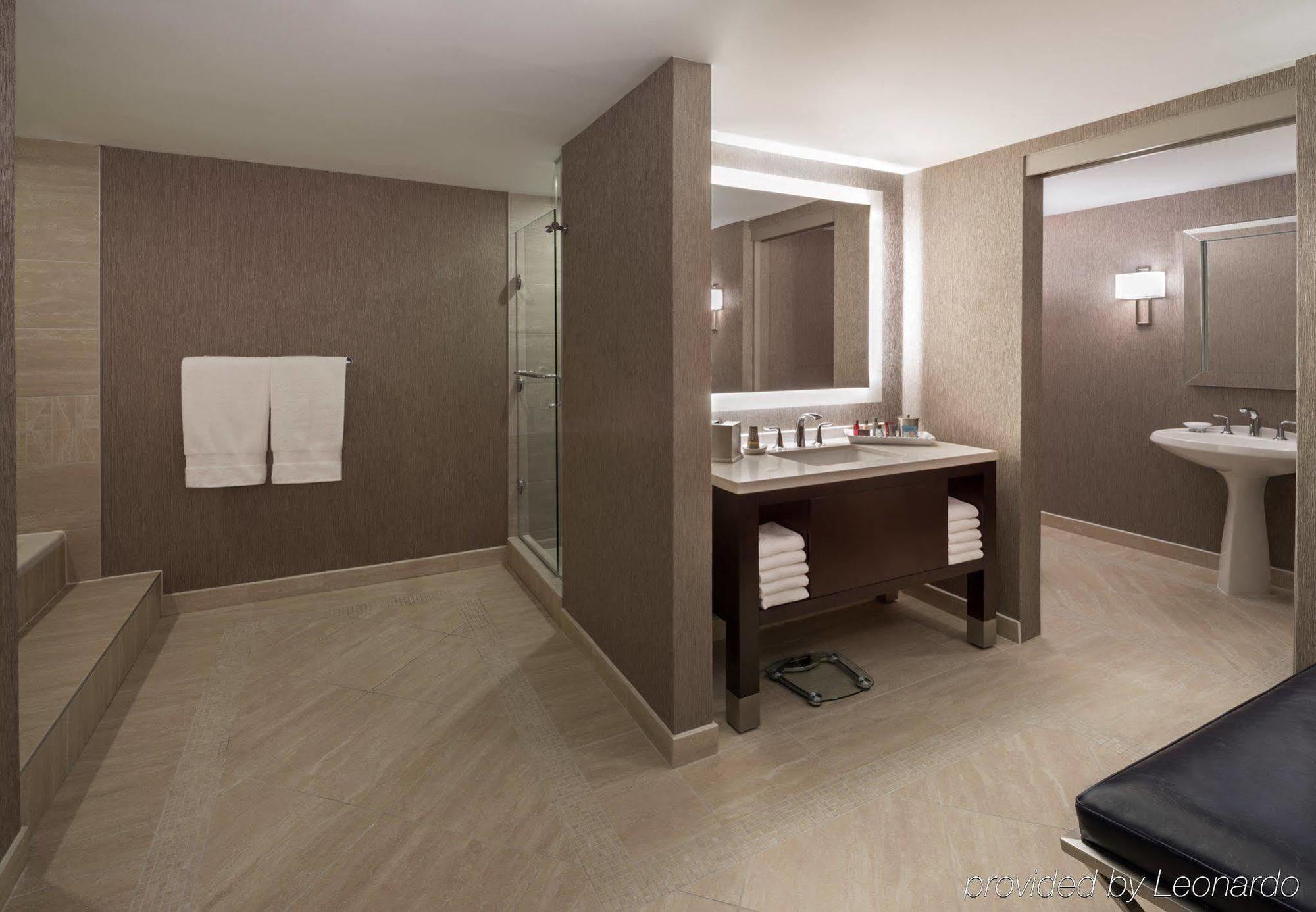 Готель Marriott Downtown At Cf Toronto Eaton Centre Екстер'єр фото